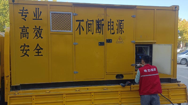延吉柴油发电机组和UPS电源配合使用时，如何避免切换过程中的电力中断？
